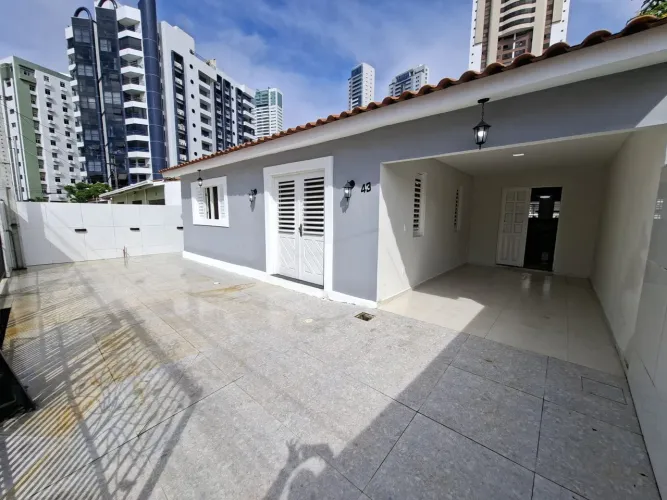Casa no Brisamar 03 Quartos sendo 02 Suítes + Dce Ótimo local