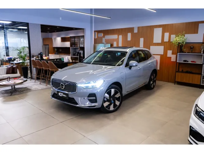 Volvo XC-60 T-8 Ultimate 2.0 AWD (híbrido) 2024