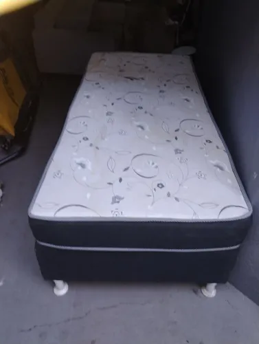 Vendo Cama box solteiro conjugada de Molas