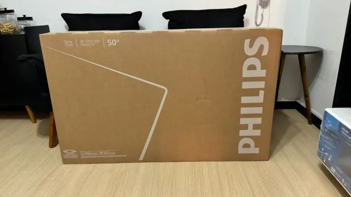 Smart TV 50" 4K Philips 50PUG7300/78 UHD Titan OS<br>Pixel Precise Comando de Voz Preta