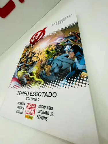 HQ MARVEL OS VINGADORES - TEMPO ESGOTADO VOL.2 CAPA DURA PANINI