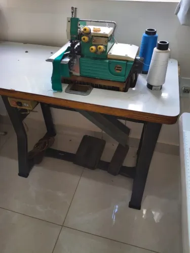 Vendo máquina Overloc industrial, marca Yamata, GN6