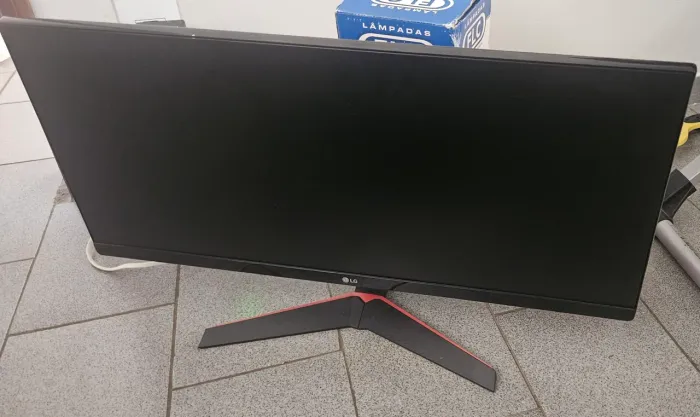 Monitor com defeito na tela