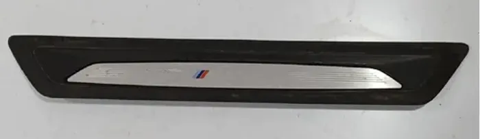Soleira Da Porta Dianteira Esquerda Bmw 135i 320i 2015 Preto