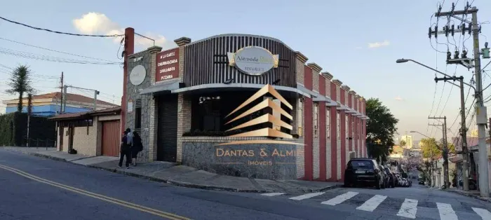 Aluga excelente salão com porteira fechada equipado para restaurante, o salão tem 550m² to