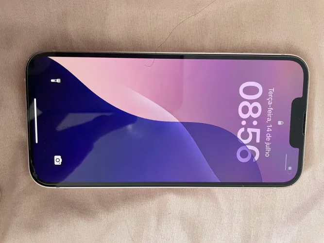 iPhone 13 com 128GB rosa em estado novo