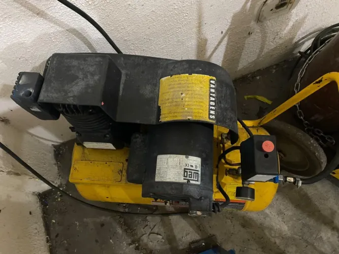 Vendo compressor de ar Twister