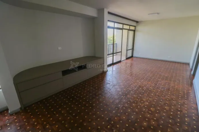 Apartamento 04 Dormitórios - Zona 04