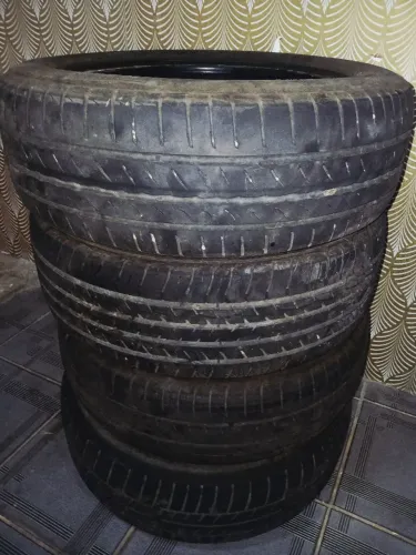 Pneus Pirelli Aro 15 8560