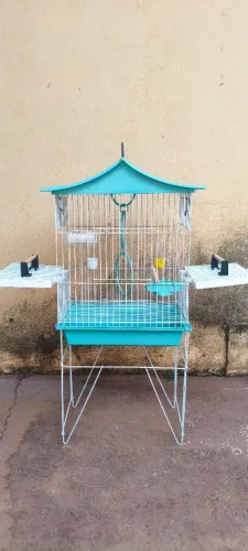 Viveiro/Gaiola para Pássaros com Suporte