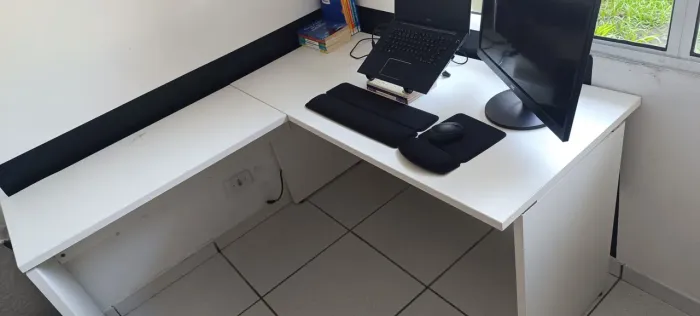 Mesa de Computador ? em MDF Formato em L