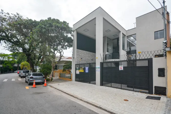 Prédio comercial na Rua Gonçalo Pedrosa, 65 900 m²
