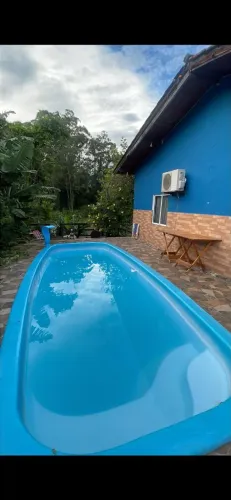 Casa mobiliada em santo amaro da imperatriz com piscina e deck fundo.