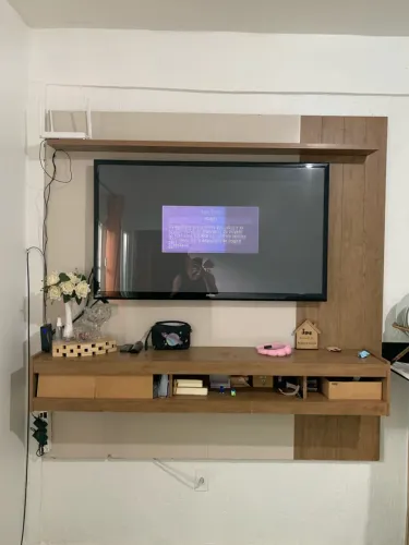 Vendo painel + televisão de 51 polegadas Samsung