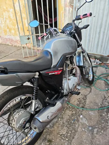 Vende se uma moto fan 125 ano 2015.bem conservada...