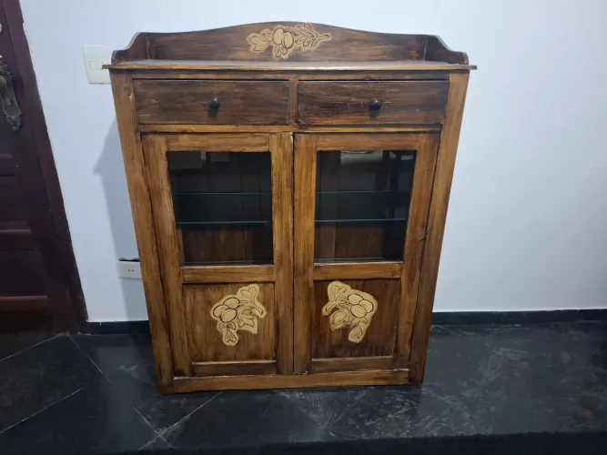 Móveis antigos para restauro