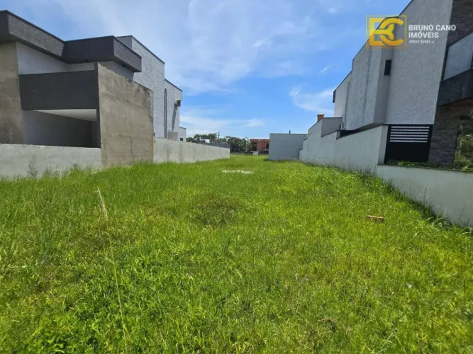 Terreno à venda dentro de Condomínio Fechado - Resid. Bosque Três Marias - Peruíbe/São Pau