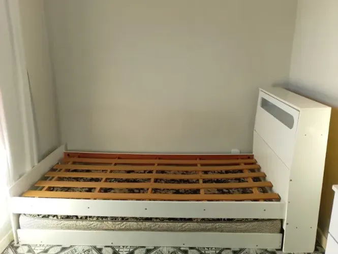  Vendo Cama solteiro multifuncional com cabeceira organizadora  em perfeito estado .