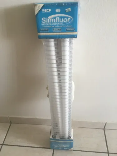 Luminária Slim Fluor ECP + 2 Lâmpadas Slimfluor 18W Bivolt