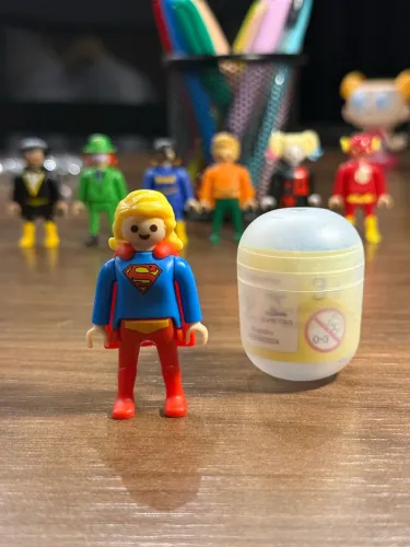 Supergirl DC Kinder Ovo Playmobil