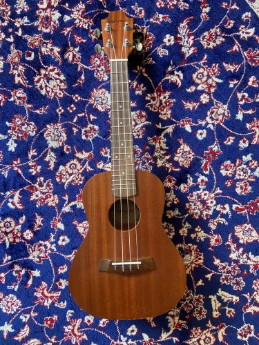 Ukulele Benson Seminovo 