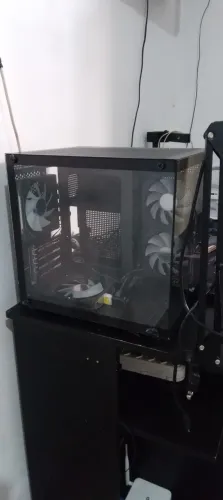 Gabinete gamer com Coler RGB
