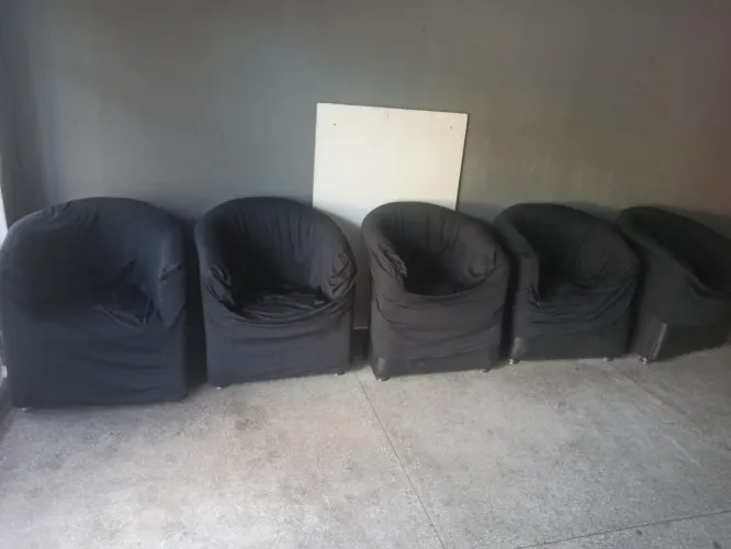 Poltronas bem conservadas 70 cada olhar na descrição