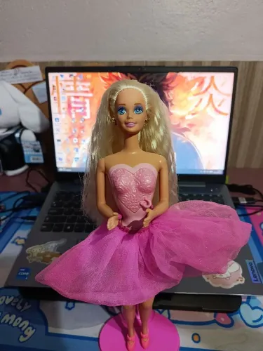 Barbie Segredos do Coração (Locket Surprise Barbie), lançada pela Mattel em 1993/1994