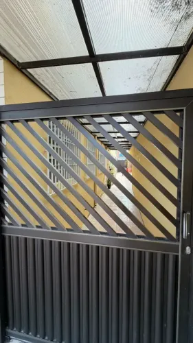 Casa de condomínio para venda tem 76 metros quadrados com 2 quartos