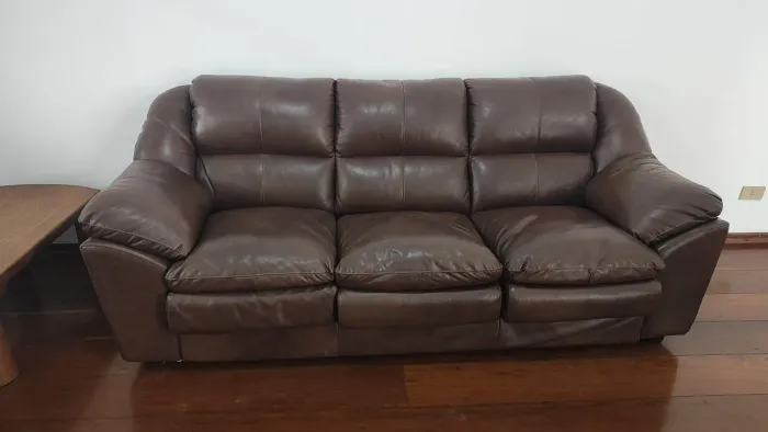 Sofá de couro 3 lugares