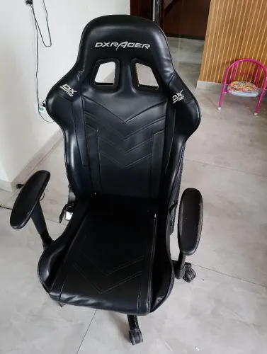 Cadeira Gamer DXRacer. Super conservada , tudo funcionando perfeitamente. 