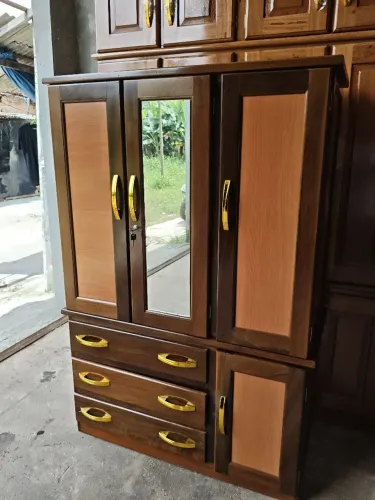 Guarda roupa de madeira 3 portas novo entrega grátis.