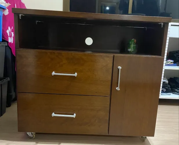 Cômoda laqueada com 2 gavetas grandes