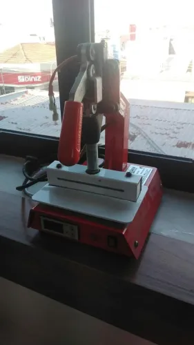 Maquina de prensa para estampar nome chinelo de borracha