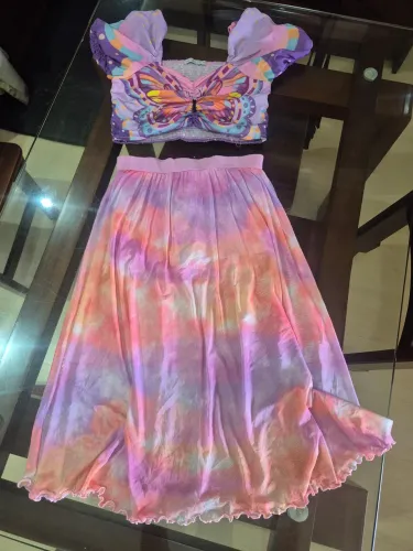Conjunto top e saia short 