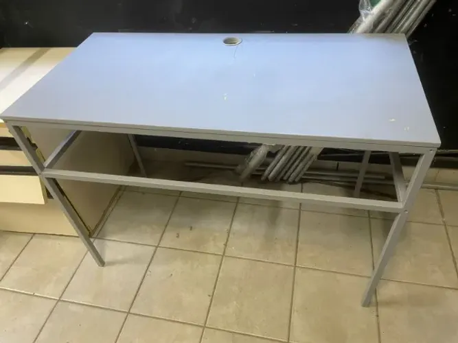 Mesa de escritório cinza industrial