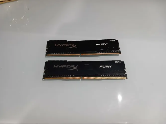 2 Pentes de Memória RAM DDR4 2x8gb