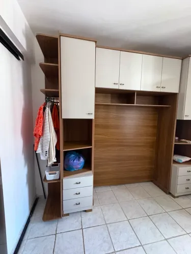 Guarda-Roupa Planejado Grande e Espaçoso - Usado