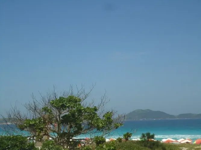 Apartamento Frente à Praia das Dunas com Vista para o Mar