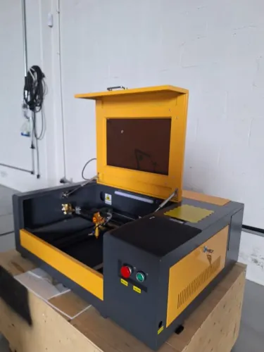 Máquina Laser CO2 para Corte e Gravação | MDF, Acrílico e Mais