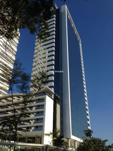 Sala comercial para locação em São Paulo-SP, Chácara Santo Antônio: 3 salas, 8 banheiros,