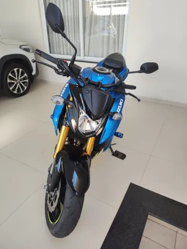 Moto GSX S 750