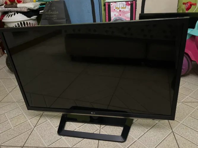 TV LG 42LM6200 ( COM DEFEITO / NÃO LIGA ) 