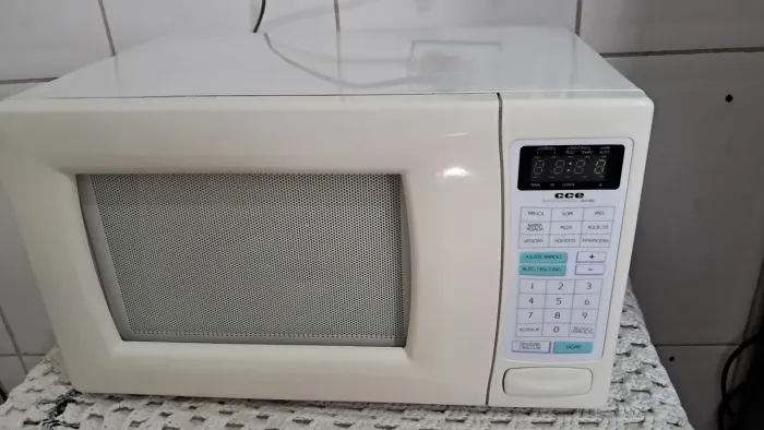 Micro-ondas CCE 20 litros funcionando normalmente (Entrego)
