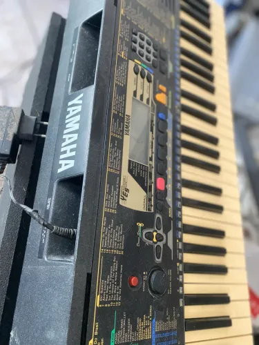 Teclado Yamaha PSR E253 Funcionando + Fonte