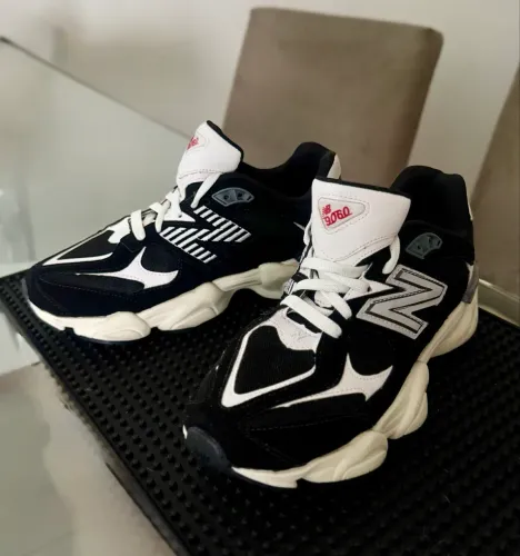 Tênis New Balance 9060