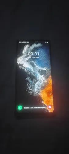 Um Samsung Galaxy s22 5G 