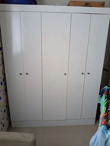 Guarda roupa branco