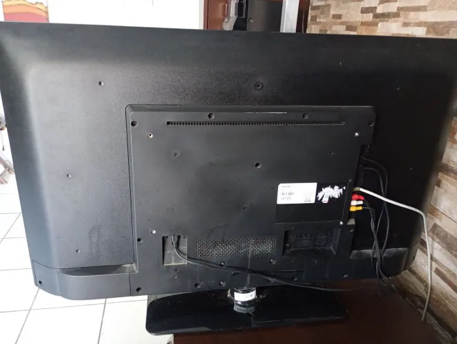 Vende-se televisão super conservada ,de marca Philips, de 40 polegadas. Ela não é smart.