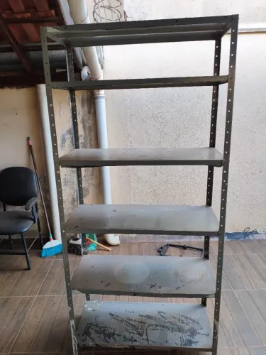 Armário multiuso e prateleira de aço